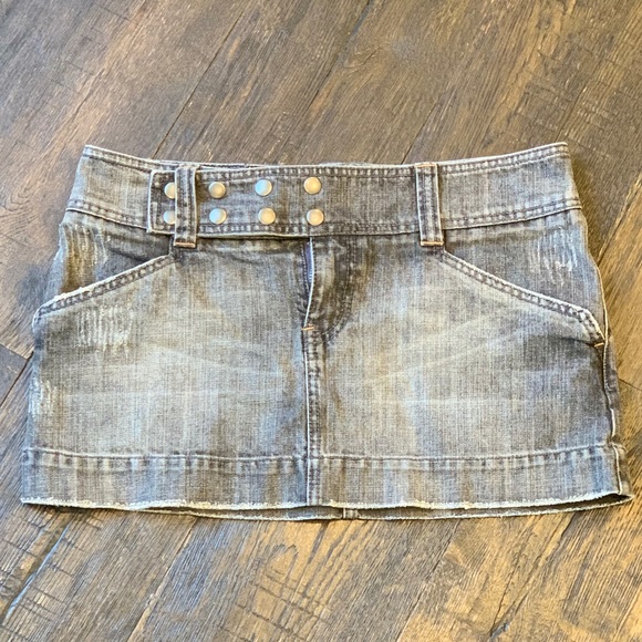 🛍2/$25 Roxy Distressed Jean Mini Skirt - Picture 1 of 5